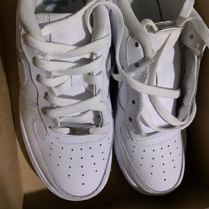 Air Force 1 size 6y